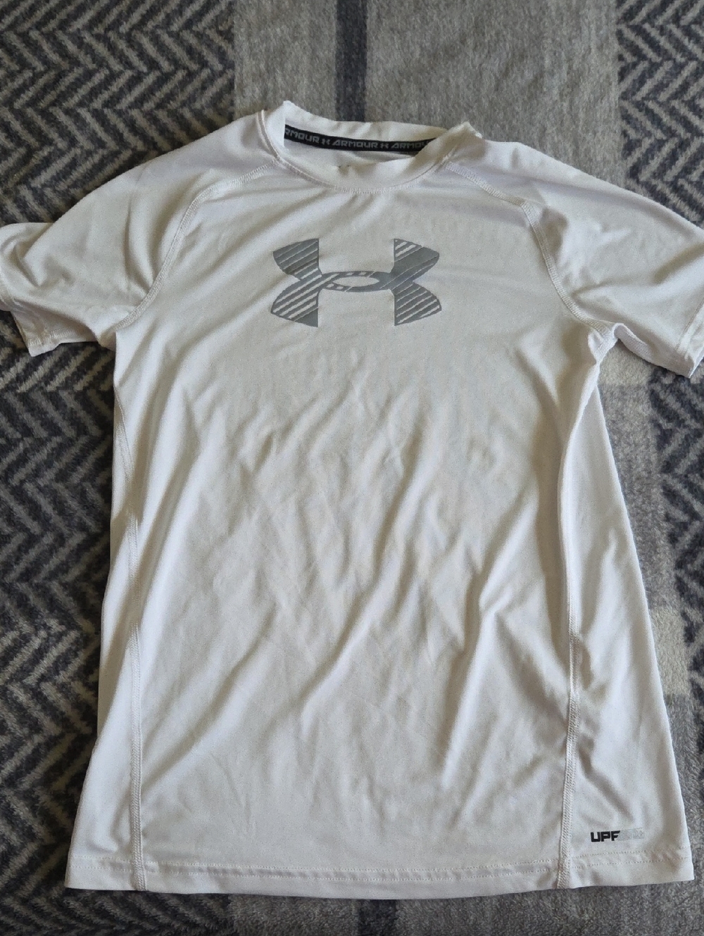 Under Armour White Short Sleeve Performance Tee with Gray Logo